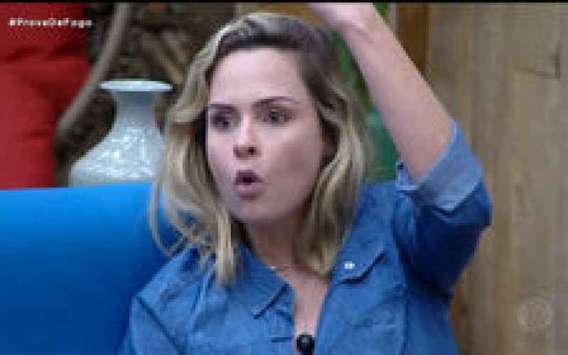 Ana Paula provoca: "Não vou passar a mão na cabeça do povo"