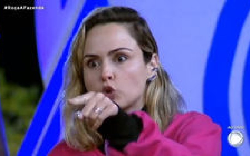 Ana Paula se exalta durante voto e ataca Nadja Pessoa