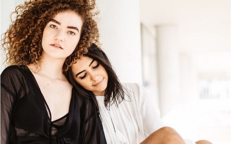 Anavitória canta para os brothers na festa deste sábado