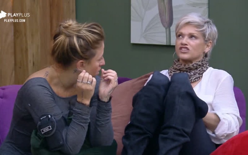 Andréa Nóbrega grita com mosca: 