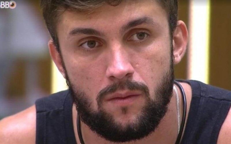 Arthur é o 14º eliminado do 