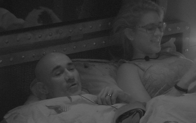 Ayrton brinca com Gleici: 