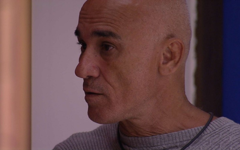 Ayrton conversa com Ana Clara e declara voto em Breno