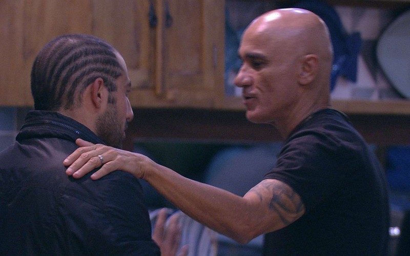 Ayrton diz a Kaysar: 