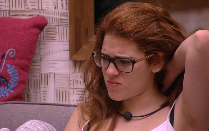 Ayrton e Ana Clara se desentendem: 