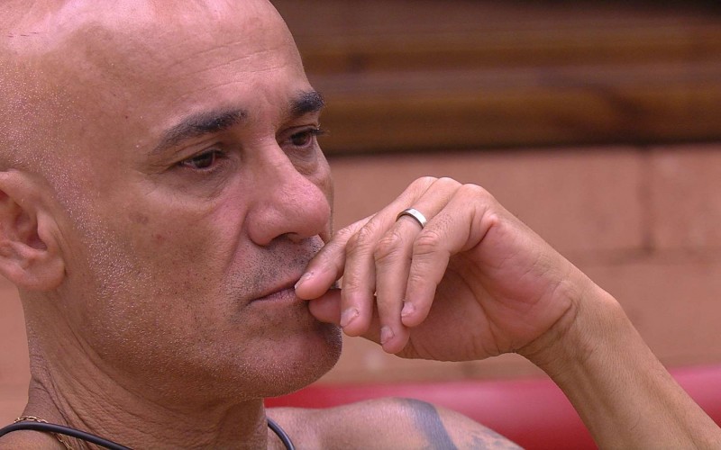 Ayrton faz planos com Eva: 