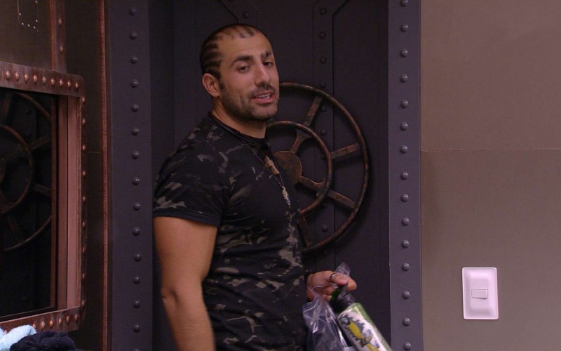 Ayrton pede a Kaysar: 