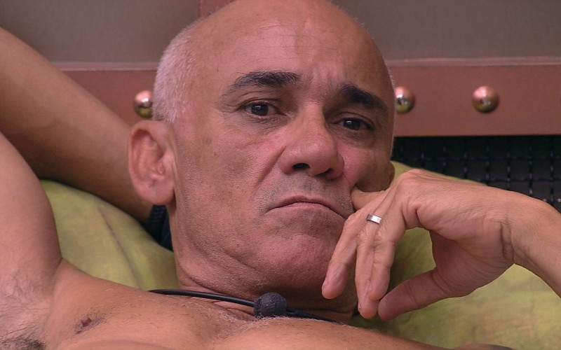 Ayrton prevê Paredão e diz: 