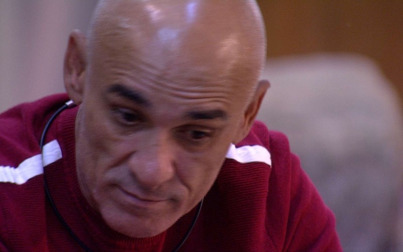 Ayrton se desculpa com Gleici: 