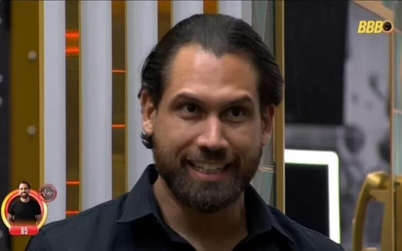 Brigido é o terceiro eliminado do BBB 26, com 77,88% dos votos