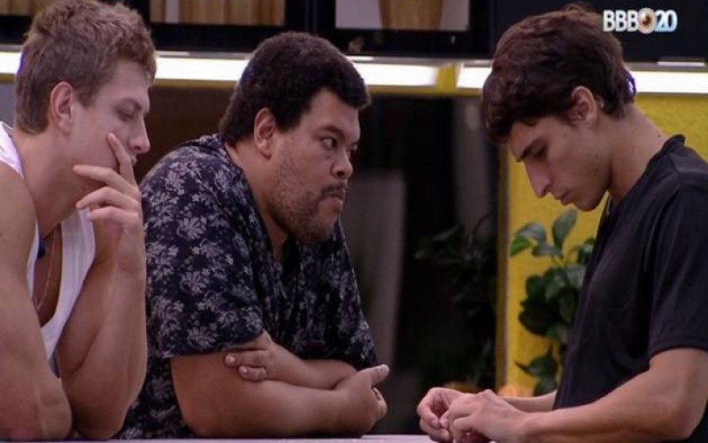 BBB20 - Babu Santana monta aliança com Lucas e Felipe Prior e faz promessa sobre sisters