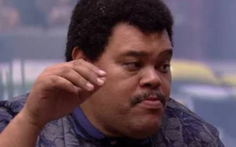 BBB20 - Babu Santana leva susto enquanto dorme e se revolta com desrespeito dos brothers