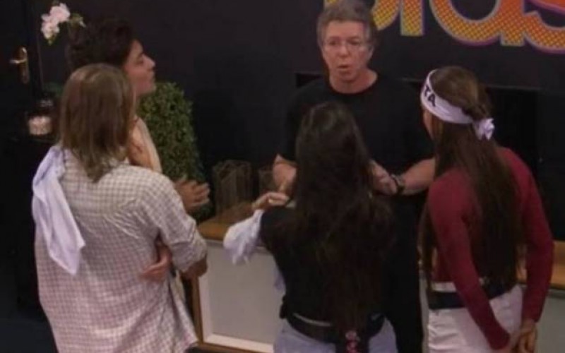 BBB20 - Boninho visita ‘Casa de Vidro’ e aconselha participantes
