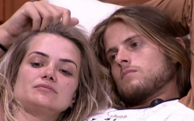BBB20 - Daniel pega barata na mão, Marcela dá bronca e internautas se irritam
