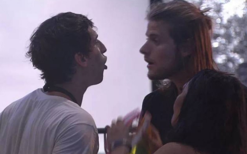 BBB20 - Daniel protagoniza barraco com Felipe e dispara: “Tu é retardado”
