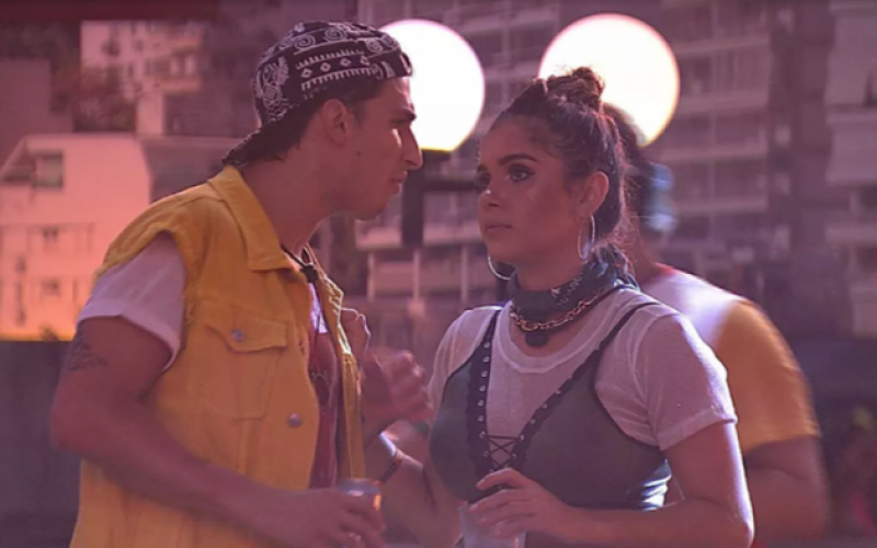 BBB20 - Gizelly joga indireta para beijar Felipe