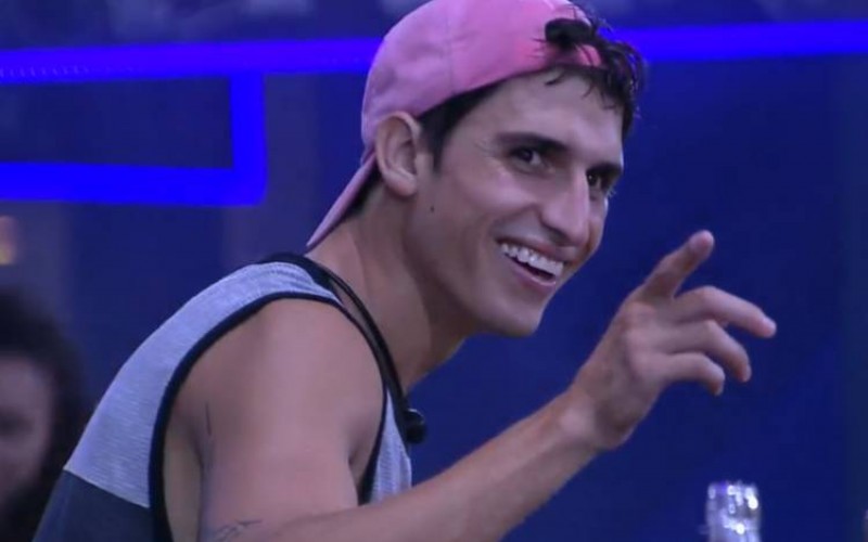 BBB20 - “Já fui melhor do que você”, diz Felipe Prior sobre Renato Gaúcho
