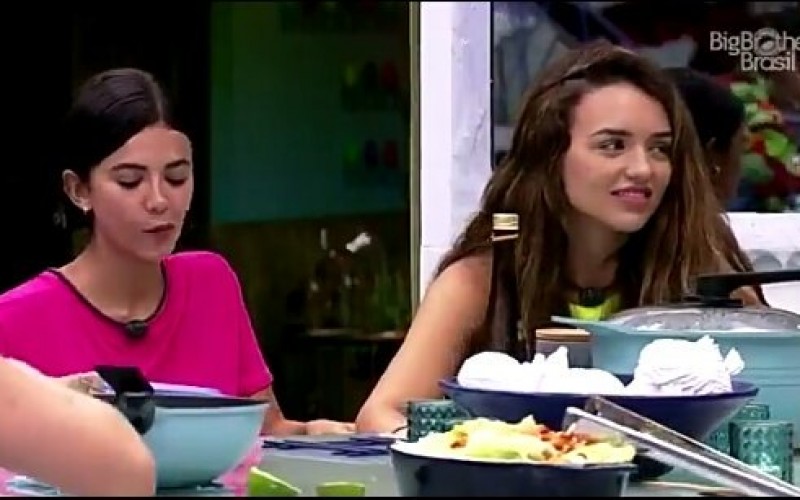 BBB20 - Manu e Rafa comentam o clima de harmonia na casa durante festa