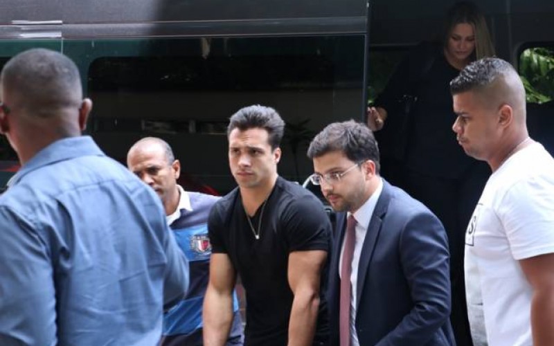 BBB20 - Petrix Barbosa chega à Delegacia de Mulheres para depor