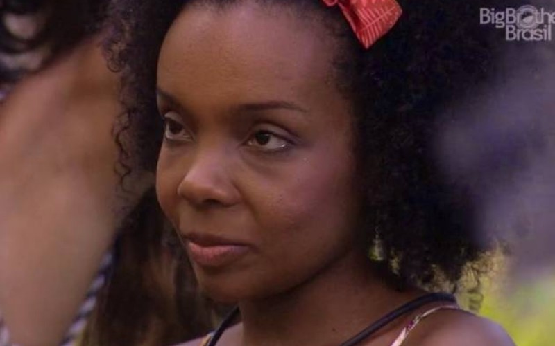 BBB20 - Perfil de Thelma reage sobre perda de 15kg da sister no confinamento