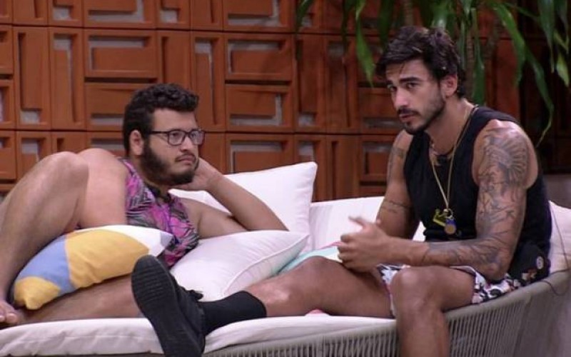 BBB20 - Victor Hugo se declara para Guilherme