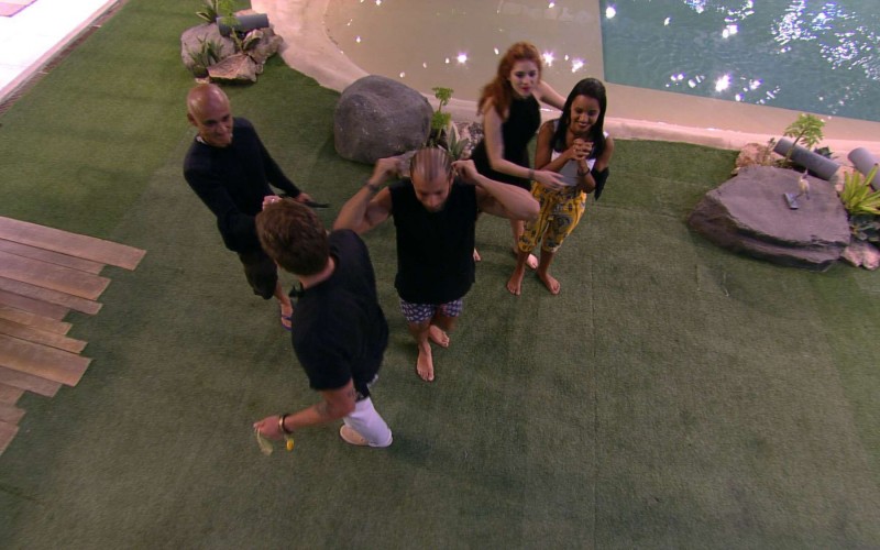 Breno chora após vencer a Prova do Líder Paredão BBB