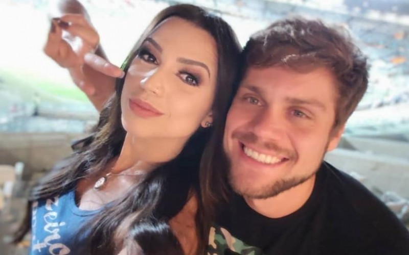 Breno e Paula assistem a jogo do Cruzeiro em camarote do Mineirão