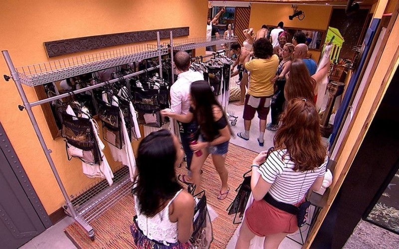 Brothers recebem as roupas da Festa Deuses Gregos