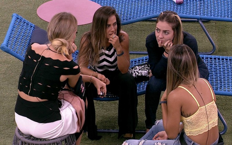 Carolina critica Tereza: 