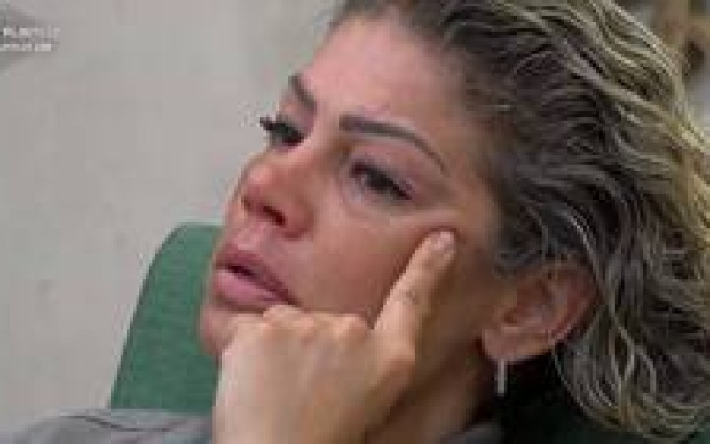 Catia Paganote é expulsa de A Fazenda após agredir Evandro