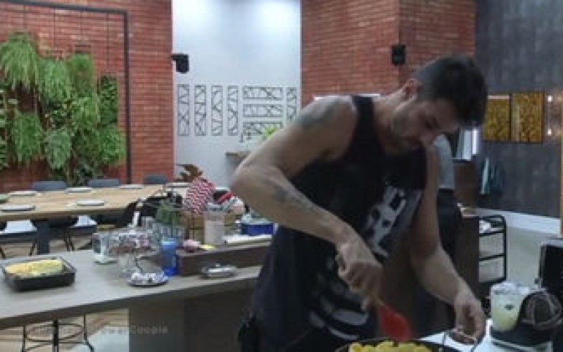 Competidores ficam incomodados com comportamento de Diego