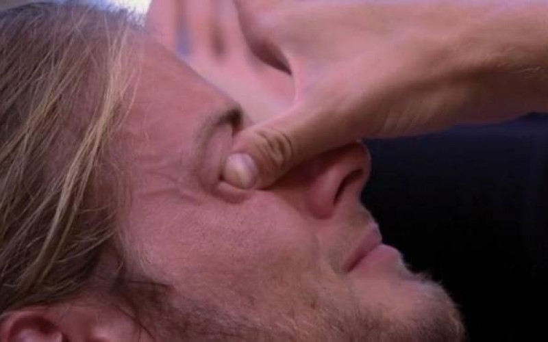 Daniel Lenhardt tem crise de choro e pensa em desistir do game