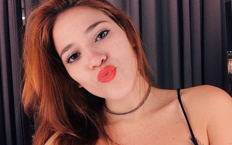 Depois de ser criticada por usar a mesma roupa, Ana Clara manda recado