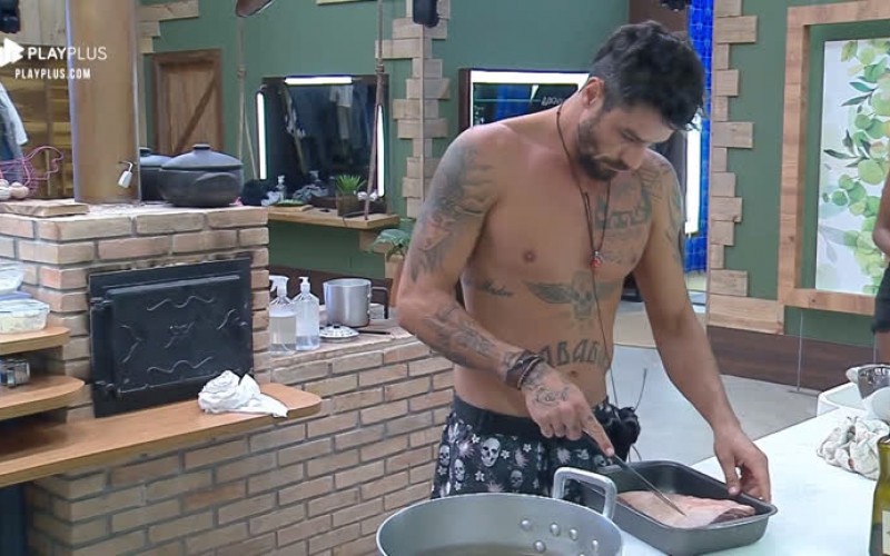 Diego assume a cozinha e recebe a ajuda dos peões