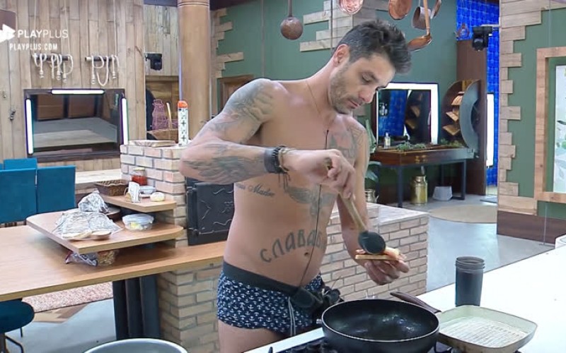 Diego Grossi acorda tarde e faz sanduíche de ovo, presunto e queijo