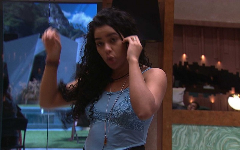 Elana declara sobre sister: 