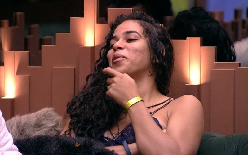 Elana relata sonho aos brothers: 