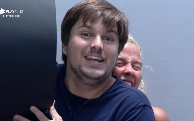 Eliéser se irrita com brincadeira de Lucas Salles e Debby