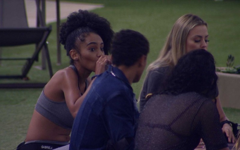 Em brincadeira, Gabriela provoca Danrley: 