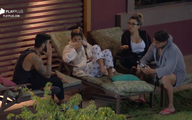 Em conversa, Thayse dispara: ‘Tem gente aqui que todo dia é uma cara’