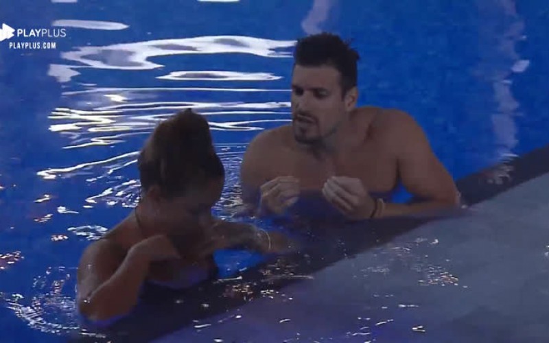 Em DR na piscina, Guilherme troca os nomes e chama Bifão de Tati