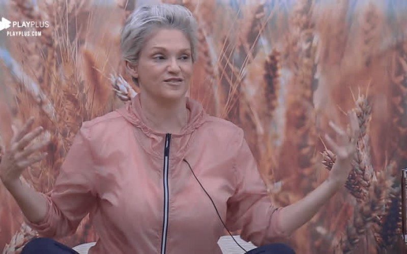 Empolgada, Andréa Nóbrega fala sobre a família com Bifão