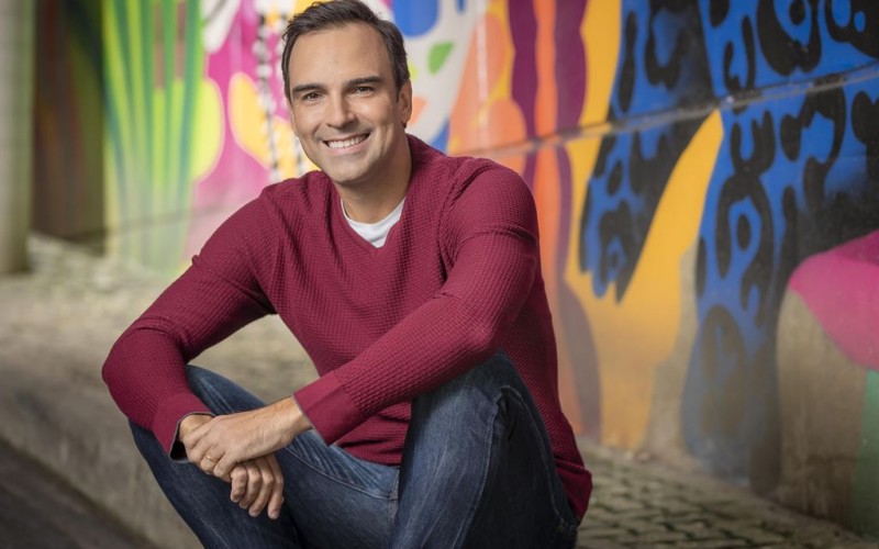 50 dias de BBB 22 no ar! Tadeu Schmidt celebra o marco: 