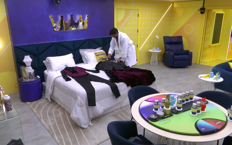 Alberto Cowboy recebe figurino para Festa do Líder do BBB 26