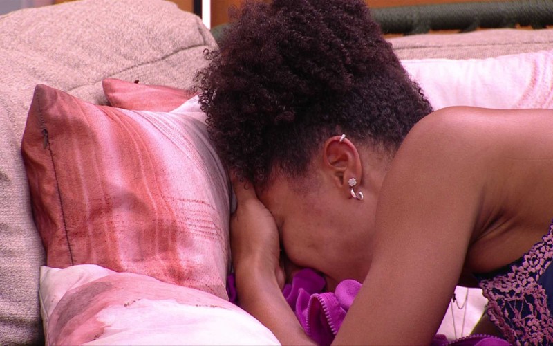 Aline chora sozinha no BBB 25
