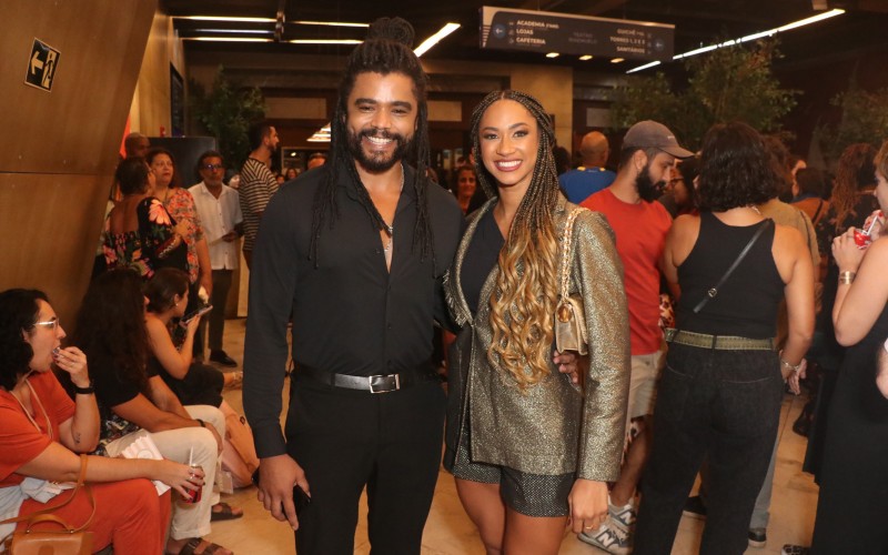 Aline e Diogo, do BBB 25, vão juntos à peça de teatro no Rio de Janeiro