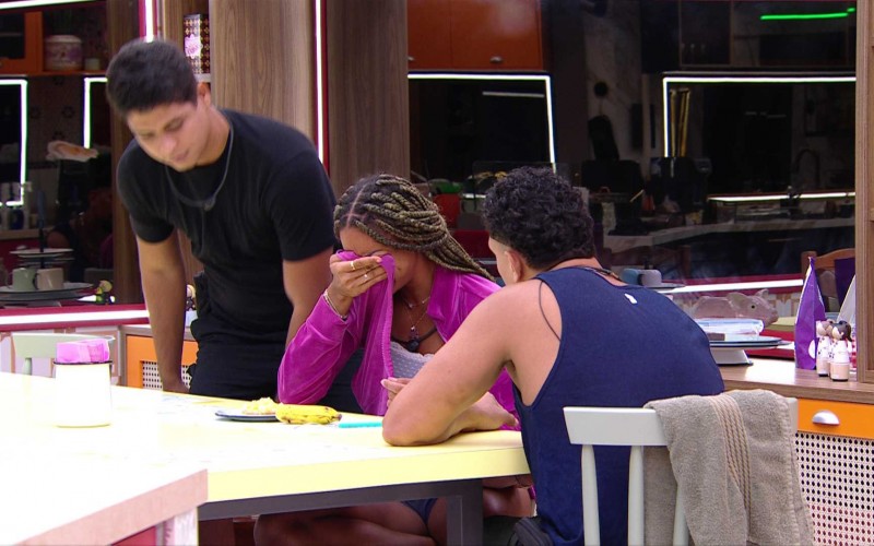 Aline tem nova crise de choro no BBB 25: 
