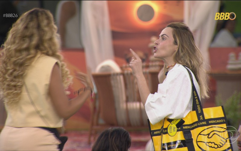 Ana Paula Renault encontra Sarah Andrade e dispara: 