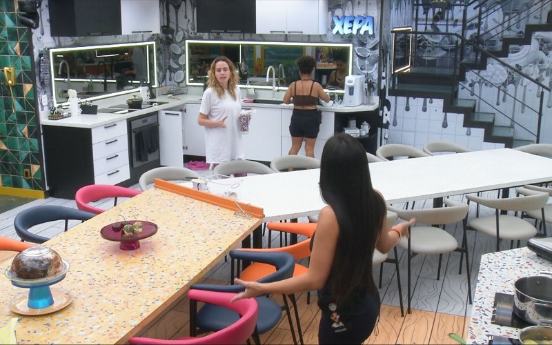 Ana Paula Renault provoca Jordana: 