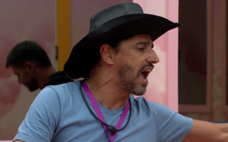 Aos gritos, Milena e Alberto Cowboy discutem